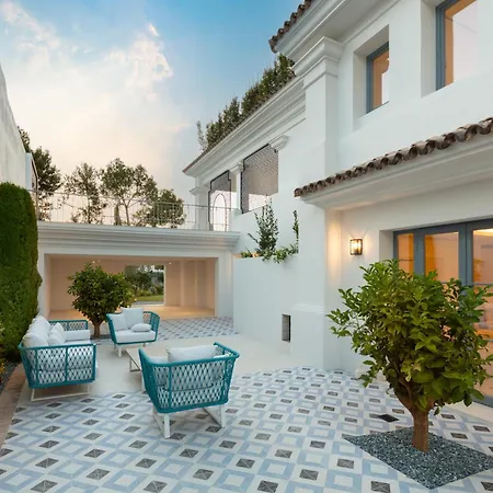 Villa Azur, Nueva Andalucia,