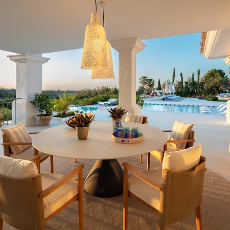 Villa Azur, Nueva Andalucia,